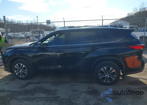 2021 Toyota Highlander Xle z USA, uszkodzony, nr VIN 5TDHZRBH5MS066448
